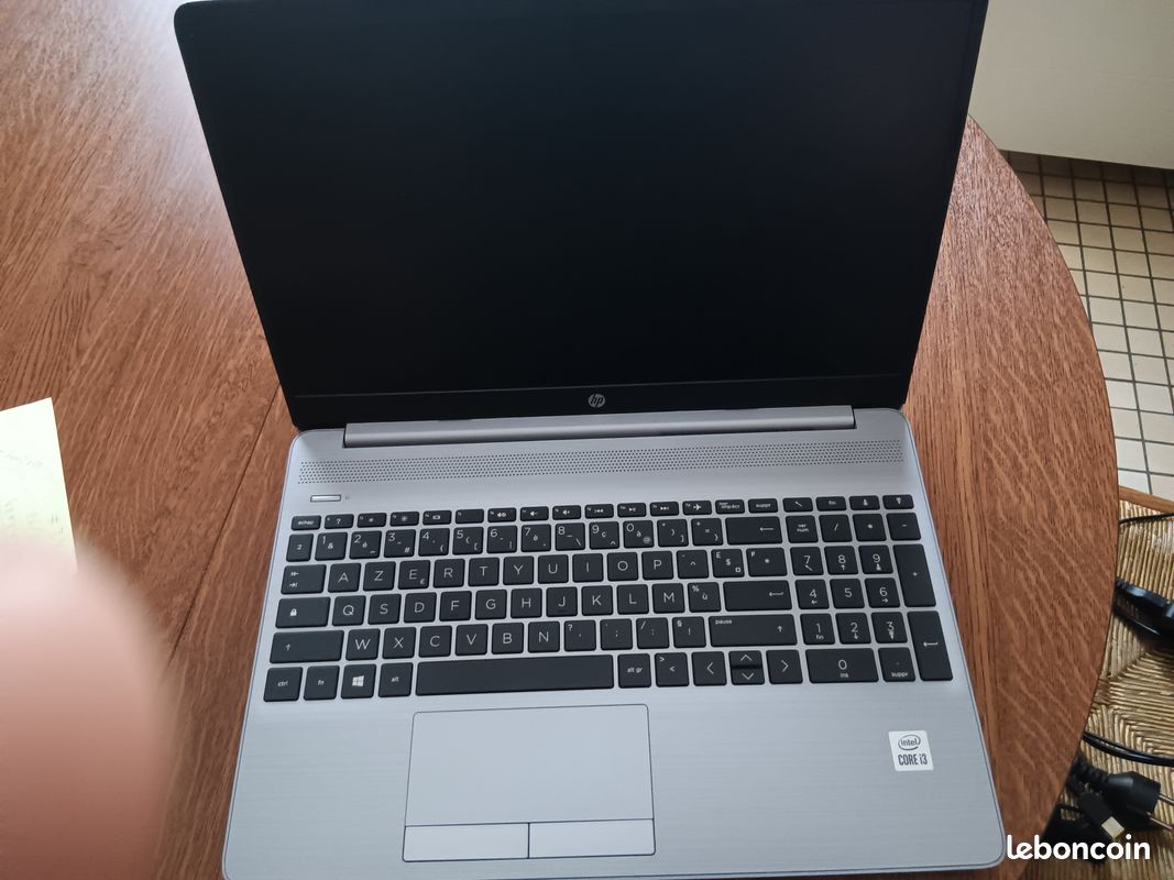 Ordinateur portable 15" très bon etat (image 1)