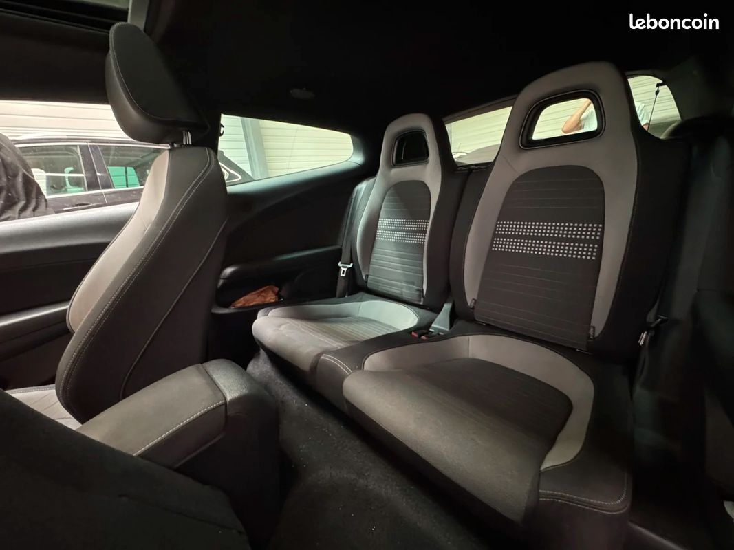 VOLKSWAGEN SCIROCCO LIFE 1.4 TSI 122 cv + TOIT OUVRANT + SIÈGES AV CHAUFFANTS + CLIMATISATION BI-ZONE + RADAR AR (image 11)