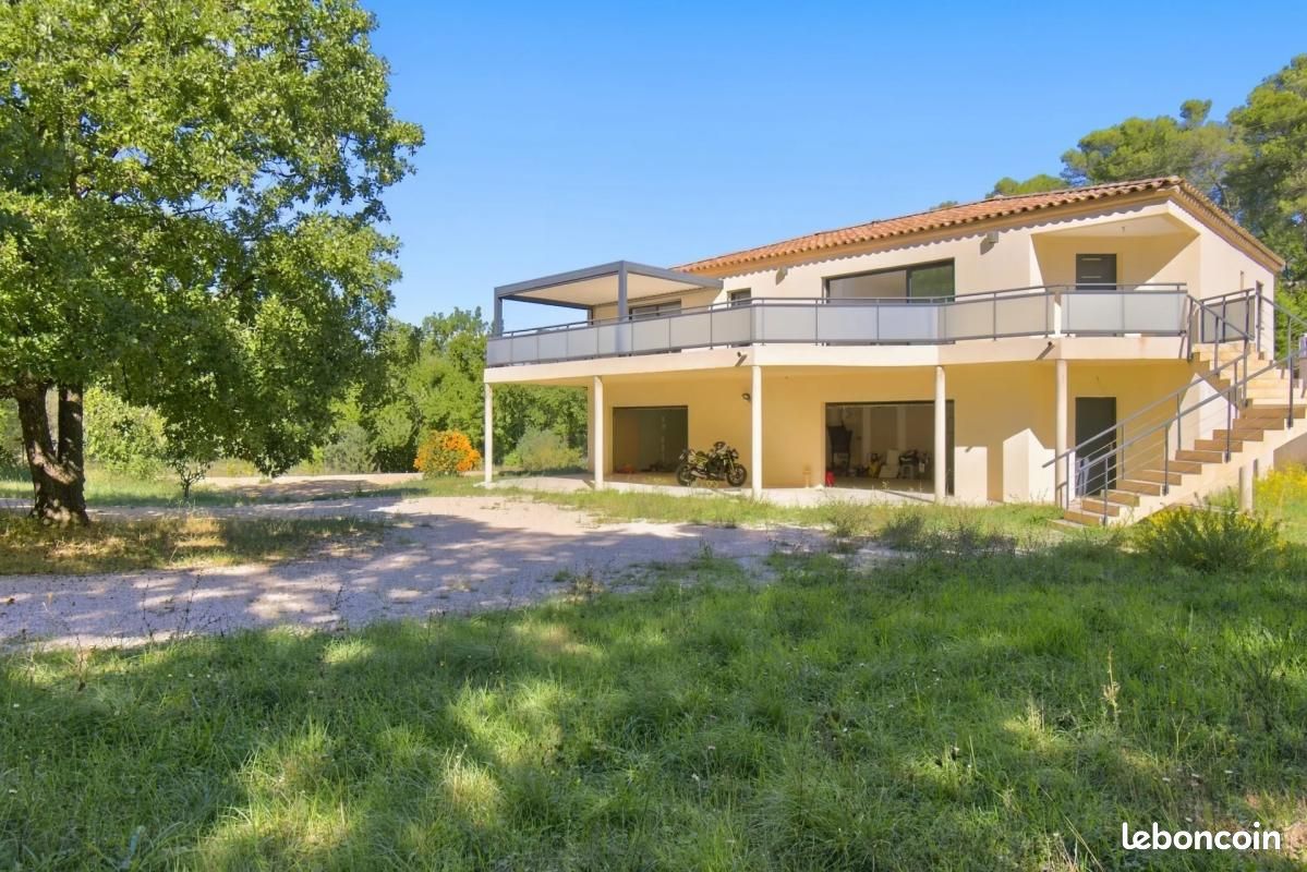 Maison 5 pièces 240 m² · à Belcodène · 240 m² · 945 000 €