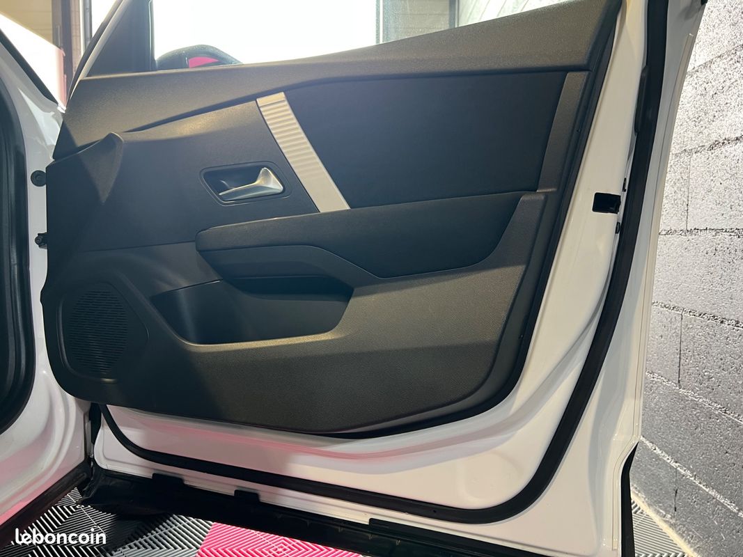 CITROEN C4 C4 BlueHDi 110 SS BVM6 Feel Pack (image 31)