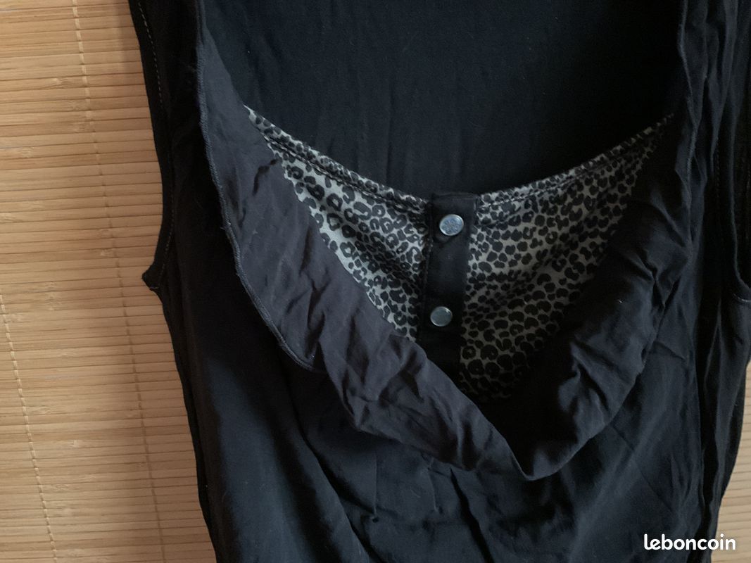 Robe noire et impression léopard à volants (image 2)