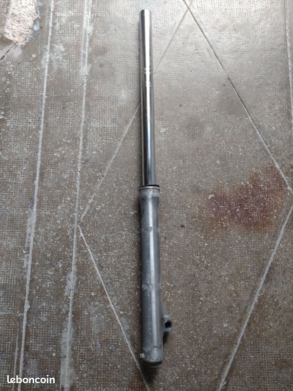 Tête De Fourche Pour Yamaha 125 DTLC, TW, 600 XT - Pièce D'occasion En Bon état