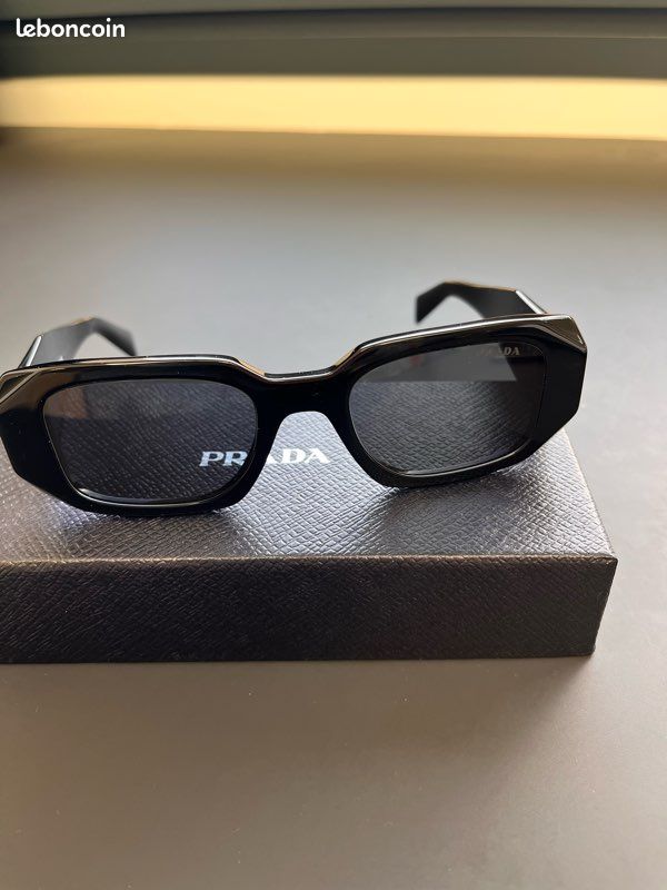 Lunette de soleil Prada symbole neuve (image 7)