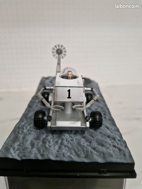 Corgi Classics James Bond 007 Moon Buggy & James Bond Figure in Box