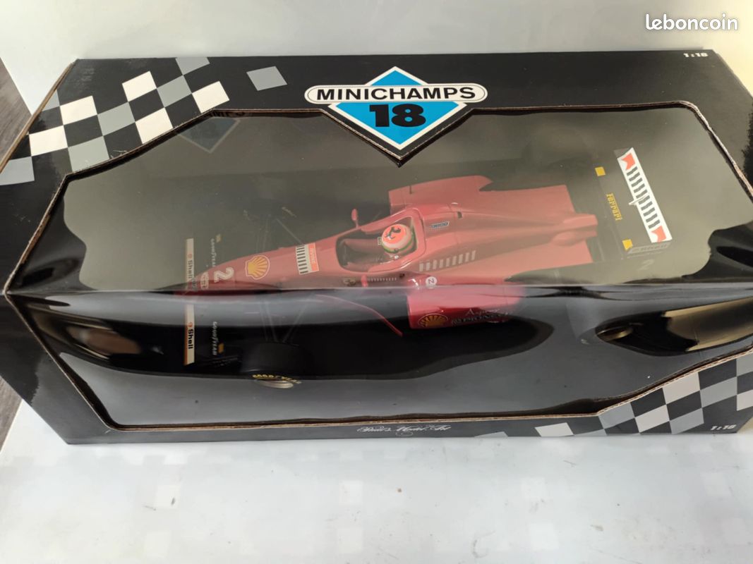 MINICHAMPS Ferrari 1996 Launch Version E. Irvine 1:43 Formel 1 F1