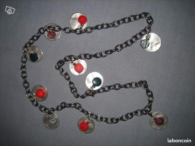 Collier plaques en fer et perles de couleurs (image 3)