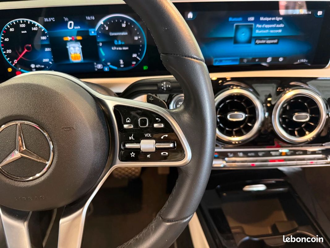 Mercedes-Benz CLASSE A Classe A 180 d 7G-DCT / APPLE CARPLAY / RÉGULATEUR / CAMÉRA / FAIBLE KM (image 20)
