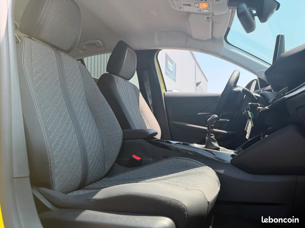 PEUGEOT 208 PureTech 100 S&S BVM6 Allure - 1ER MAIN (image 14)