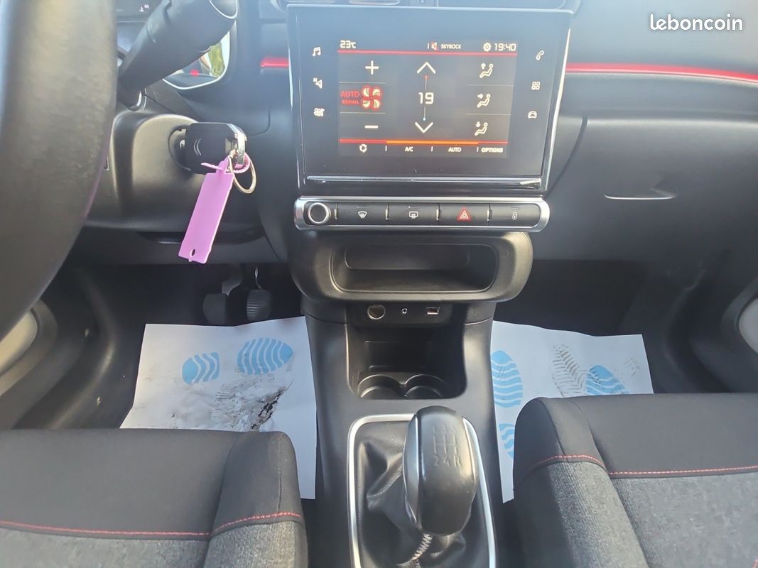 CITROEN C3 *entretien complet* C3 ESSENCE 82 Shine (image 11)