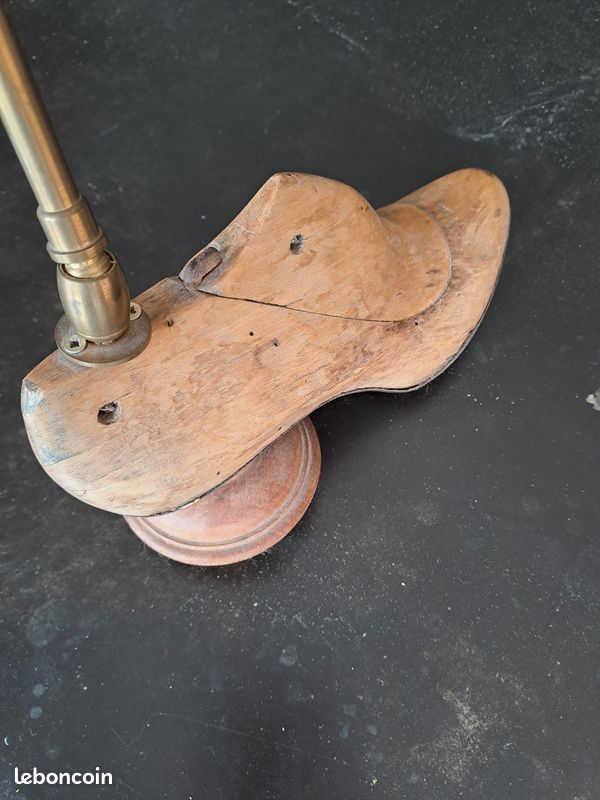 Lampe de chevet avec pied en forme de chaussure (image 3)