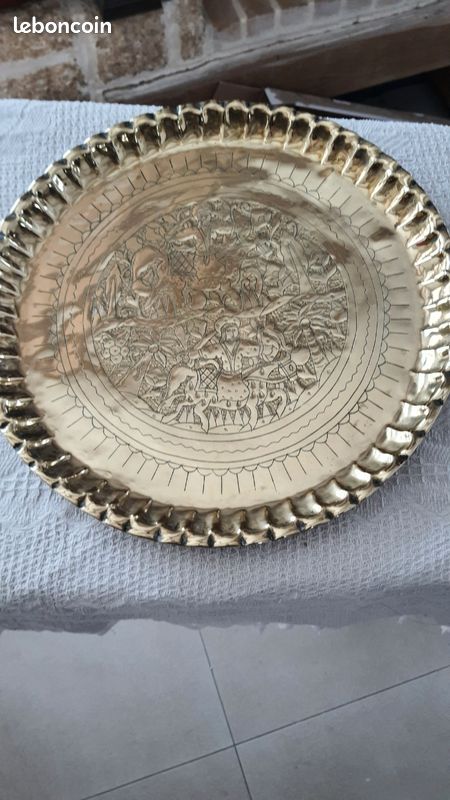 Plat oriental rare laiton massif (image 1)