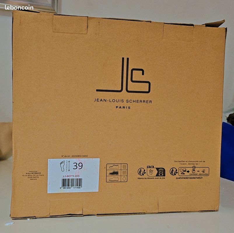 Bottes Jean-Louis Scherrer pointure 39 neuves 👢
Jamais portées, état impeccable.
Confortables et tendance, faciles à assortir avec toutes les tenues.
Parfaites pour l’automne/hiver (image 6)