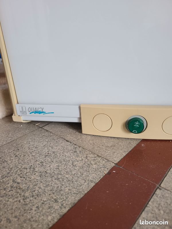 Négatoscope marque Ella 50 cm x 40 cm (image 4)
