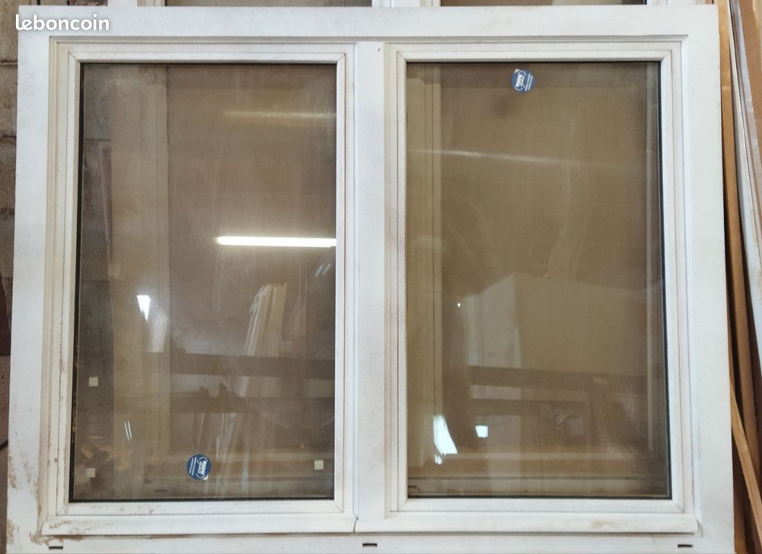 Fenêtre en bois (image 1)