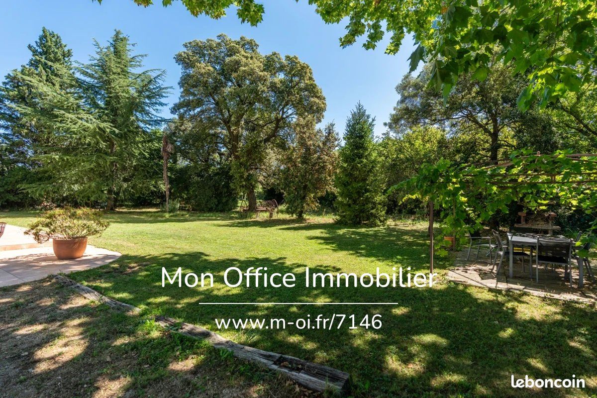 Maison 9 pièces 268 m² · à Mouriès · 268 m² · 790 000 €