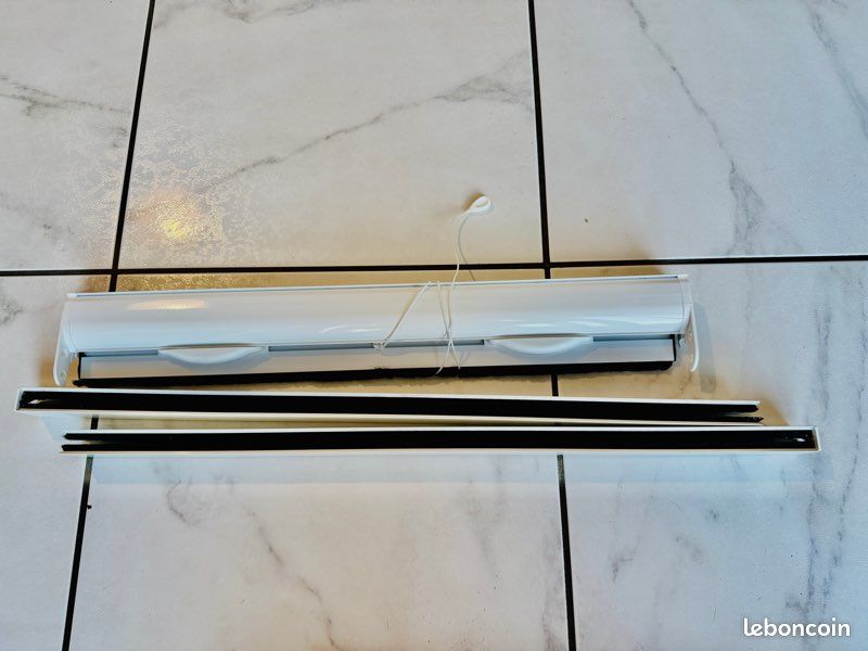 Moustiquaire stores et rideaux neuve jamais utilisée Largeur 59,2 cm x Hauteur 79,2 cm (image 1)
