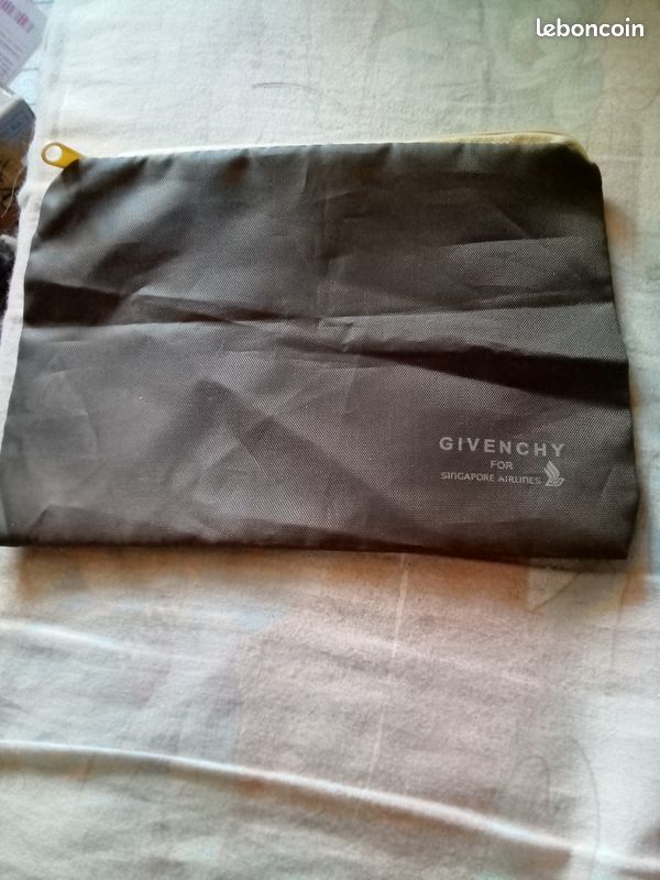 Trousse de toilette Givenchy de la compagnie Singapore Airlines (image 1)