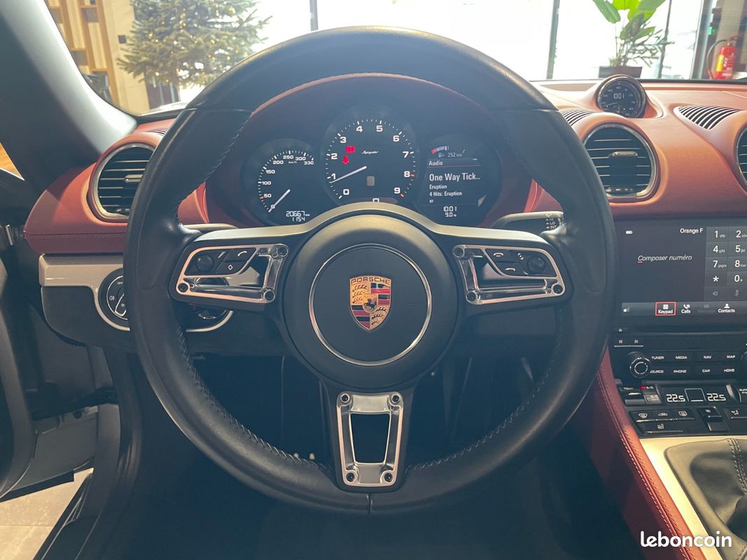 PORSCHE 718 SPYDER 4.0i 420 ch - PORSCHE APPROVED 12/2026 - BOSE - CARPLAY - INTERIEUR SPYDER CLASSIC HERITAGE - CAMERA (image 35)