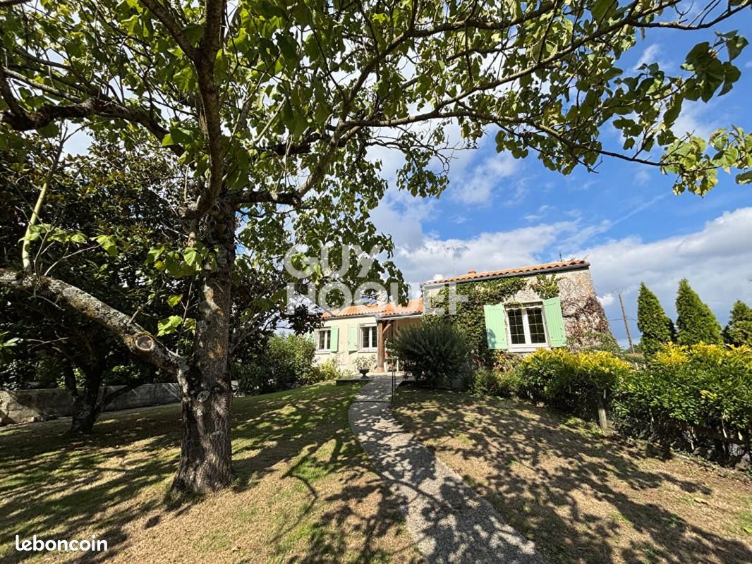 Maison 6 pièces 220 m² · à Marans · 220 m² · 333 000 €