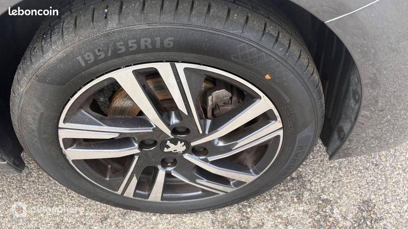 Peugeot 208 1.2 PureTech 130ch S&S Allure Pack EAT8 (image 15)