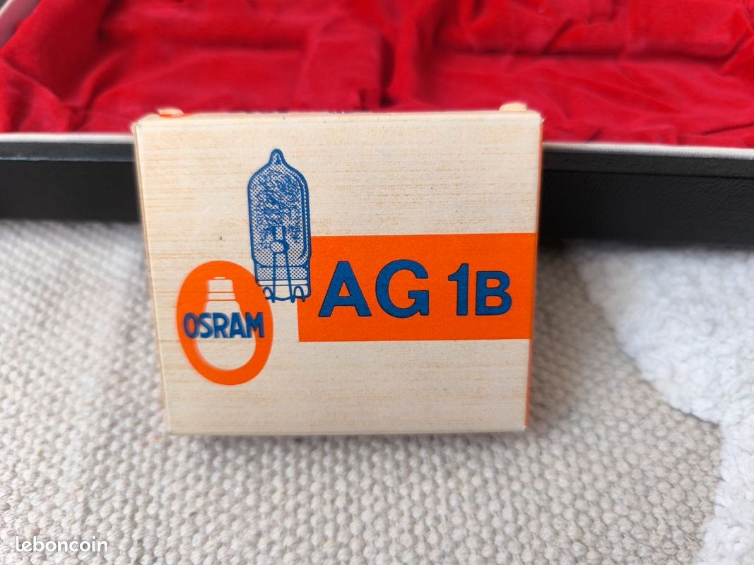 Lot de 4 ampoules flash Osram AG1B
Idéal pour appareils photo vintage ufo
Parfait pour collection, usage rétro ou remplacement.
#ecirdney_collectibles #osram #flash #vintage (image 2)