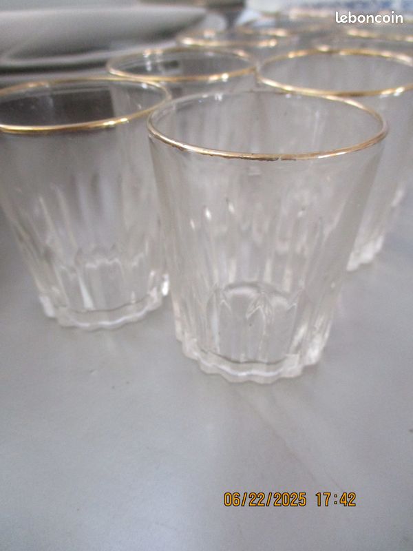 Lot de 10 verres anciens à liqueur bordure dorée (image 4)