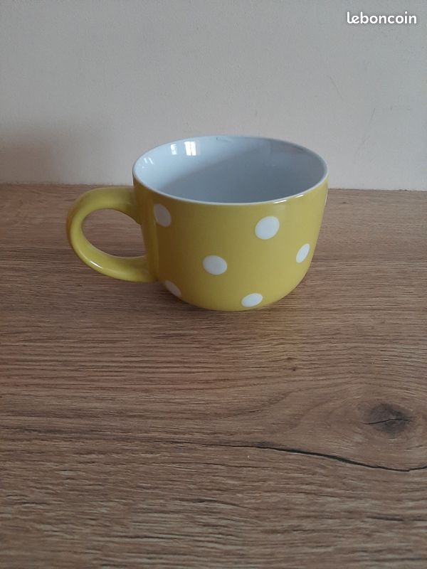 Grande tasse verte à pois blanc avec anse (image 1)