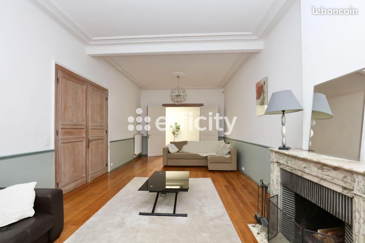 Maison 7 pièces 230 m² · à Croix · 230 m² · 560 000 €