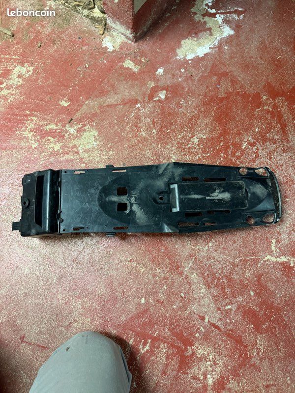 Bac a batterie GSXR 1000 (image 1)
