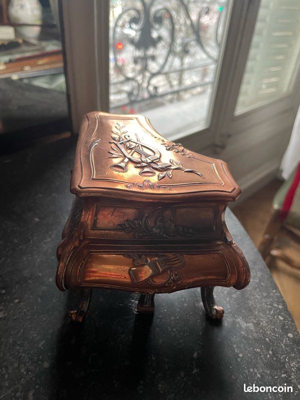 Boîte à Bijoux Ancienne En Bois Ronde Avec Photo De Dame - Style Reine Vintage