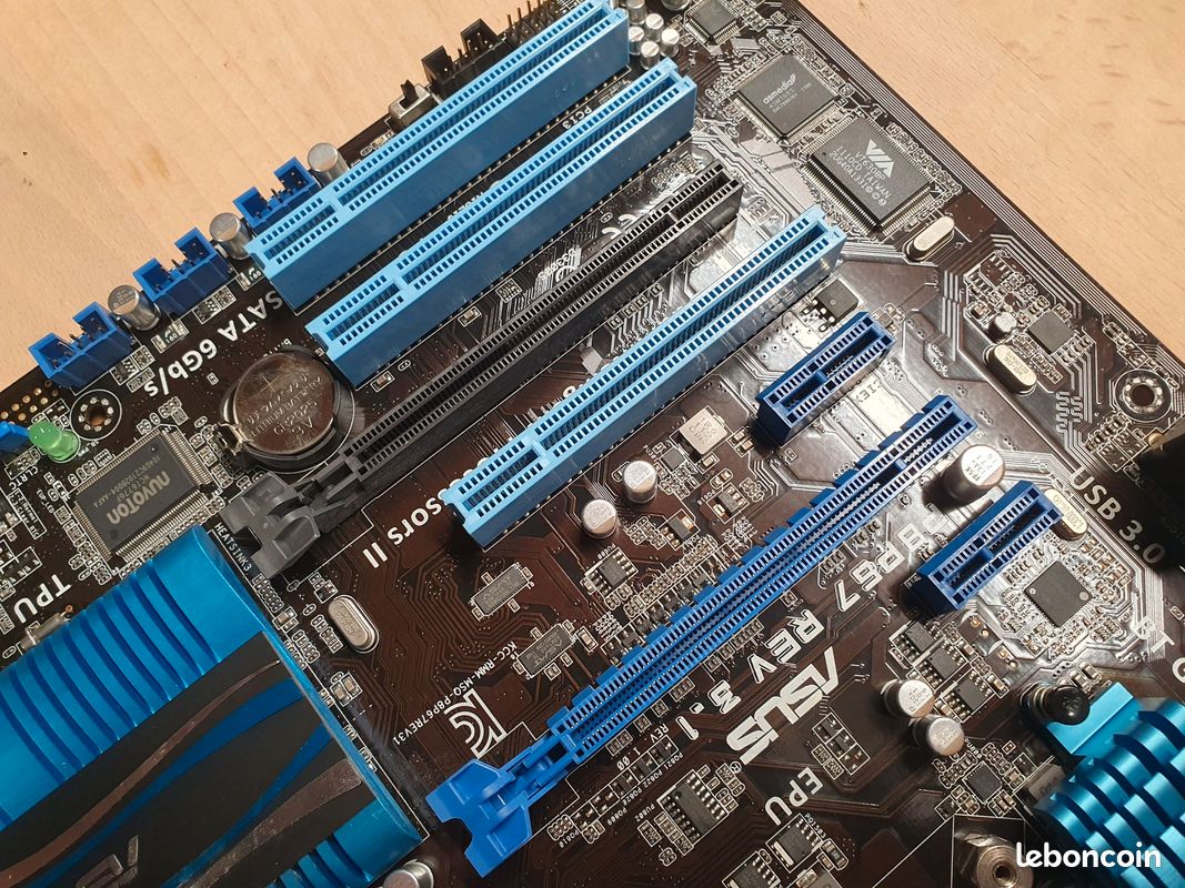 Kit Carte Mère ASUS A7V8X-LA + Processeur AMD Sempron 2400+ (Socket 462) Occasion