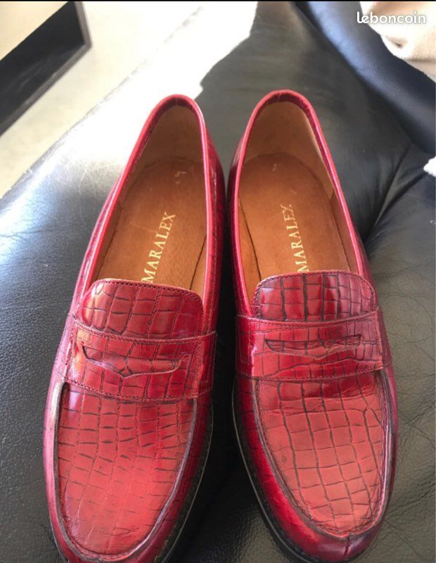 Mocassins Clarks Artisan En Cuir Canneberge Effet Croco - Taille 6M US - Occasion Très Bon état