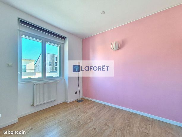 https://img.leboncoin.fr/api/v1/lbcpb1/images/f9/2a/a4/f92aa439b3640a34af6c9bdea90407efecb66703.jpg?rule=ad-image