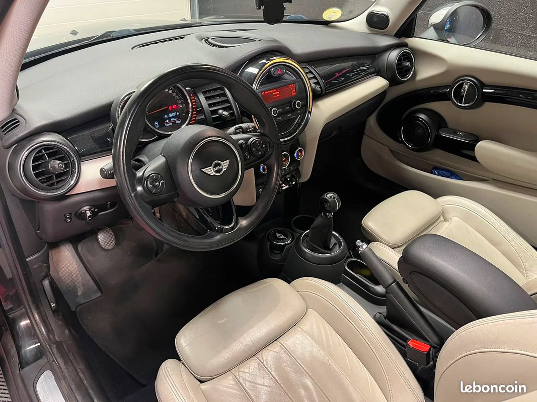 Mini MINI III Cooper D 1.5 116ch Pack Chili / Toit ouvrant / Sono Harman Kardon (image 13)