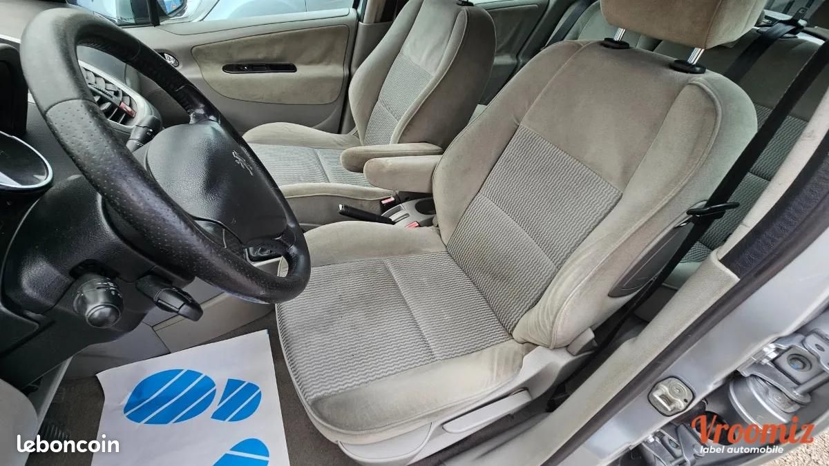 Peugeot 207 1.6 hdi 110 cv POUR EXPORT 5 portes "Embrayage + distribution + amortisseurs remplacées" (image 18)