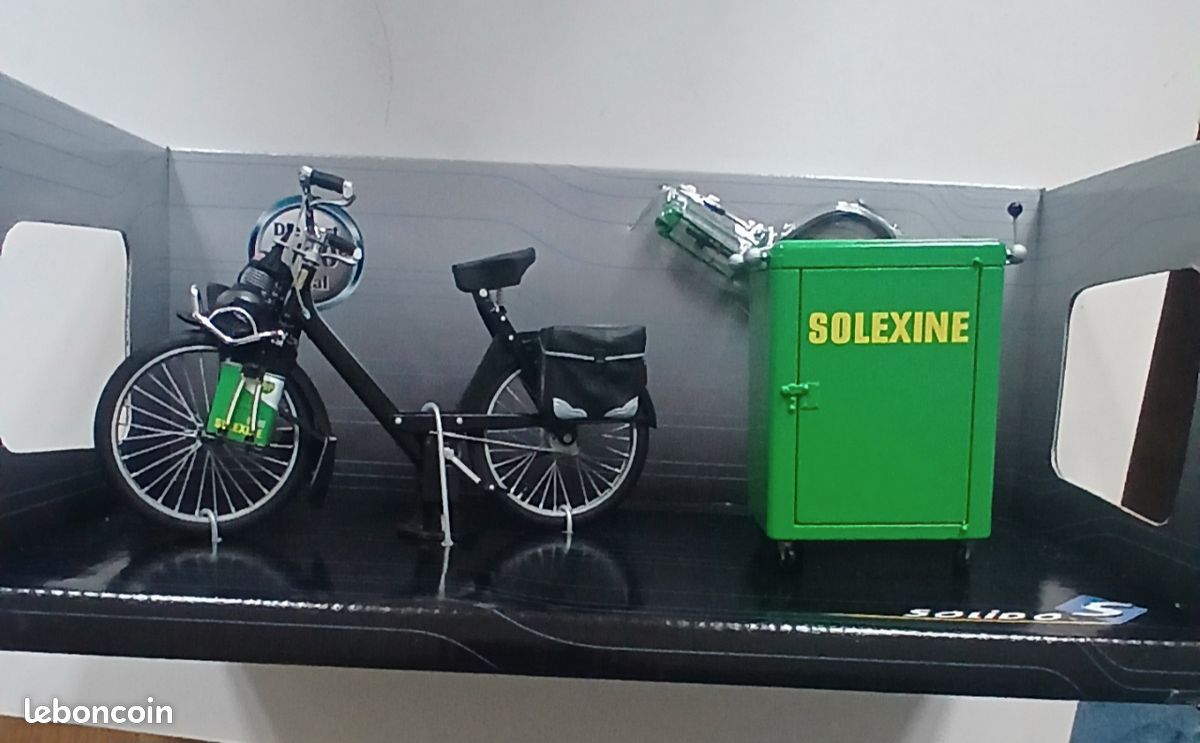 Miniature Solex 3008 + Pompe a essence - francis miniatures