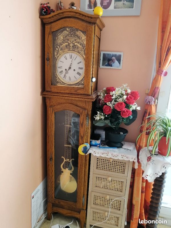 Une montre de salon (image 1)