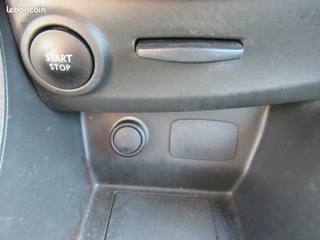 Renault CLIO IV TCE 90 CV ZEN Business ECO2 (image 14)