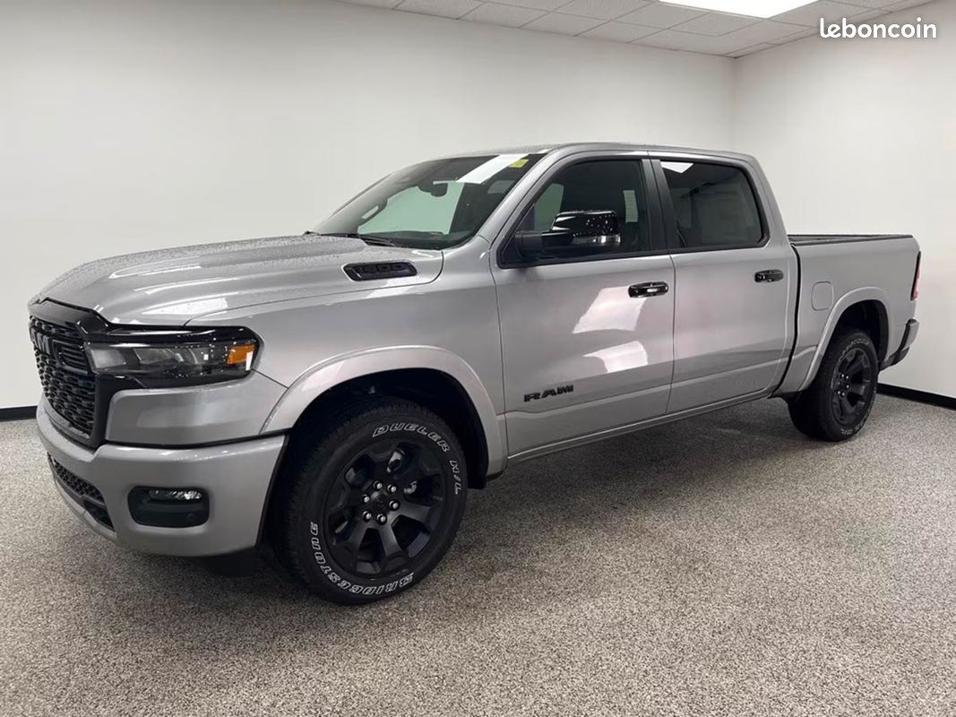Dodge Ram 1500 Big Horn Night Edition 4x4 2025 (image 1)