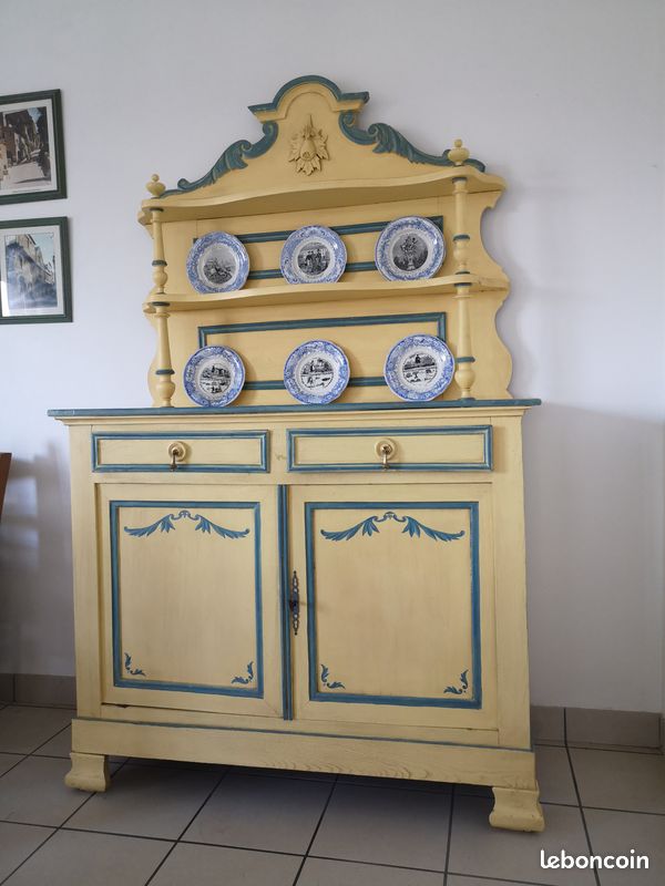 Buffet St Hubert fin XIXeme en sapin relooké Lin et bois naturel . Juste pour le plaisir Buffet St Hubert fin XIXeme en sapin relooké Lin et bois naturel . Juste pour le plaisir