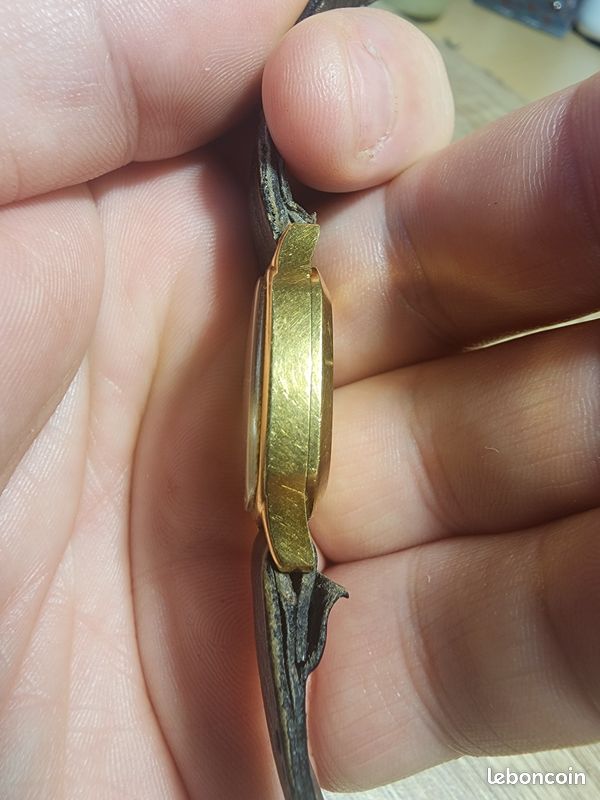 Omega De Ville Quartz vintage or 18k 750 boîtier coussin fonctionnelle (image 11)