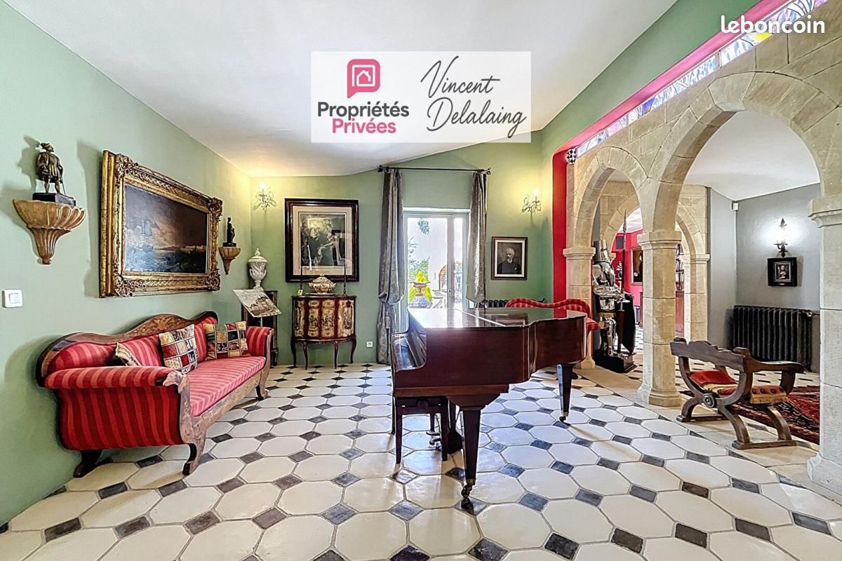 Maison 22 pièces 612 m² · à Cadenet · 612 m² · 1 700 000 €