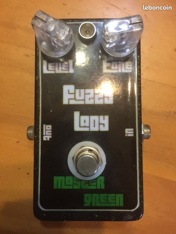 Fuzz FUZZY LADY MASTER GREEN Pédale effets guitare ; potentiomètre level & tone, son vintage début 70 (image 1)