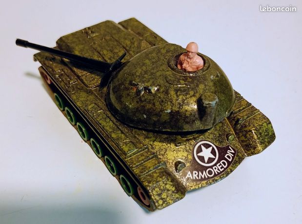 Lot De 2 Jouets Anciens En Tôle : Tank Télécommandé + Ferrari - Vintage