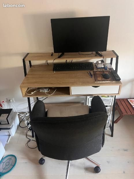 Bureau (image 1)