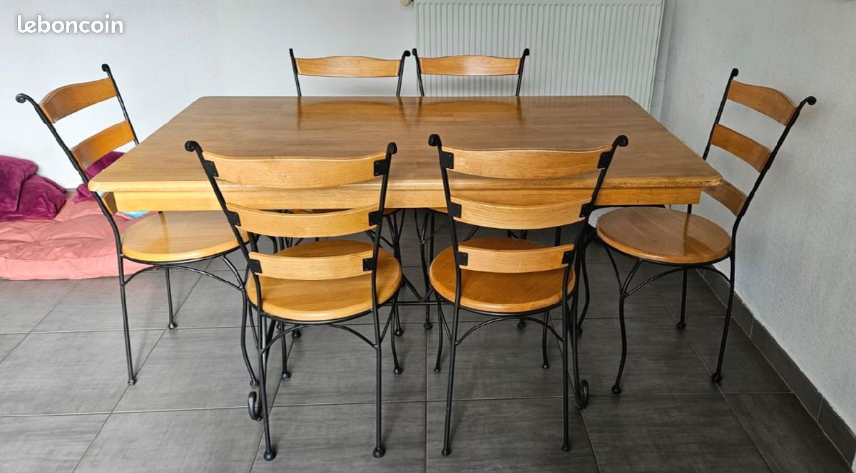 Table et chaises (image 1)