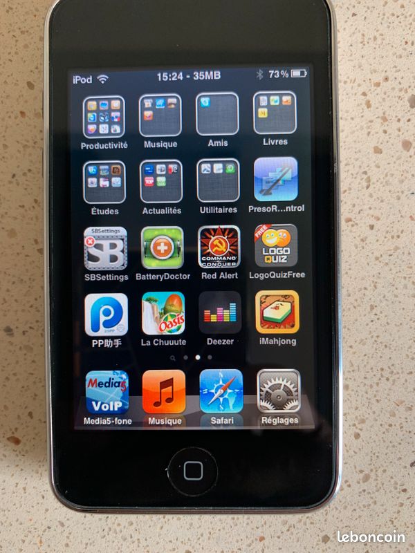 Collector iPod Touch 32 Go + Socle GPS TomTom (image 1)