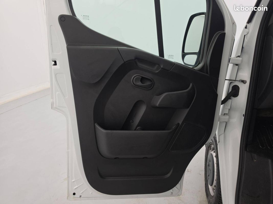 Renault master fgn trac f3500 l3h3 blue dci 135 confort (image 11)