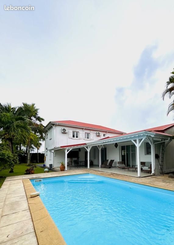 Maison 6 pièces 176 m² · à Baie-Mahault · 176 m² · 2 900 €/mois