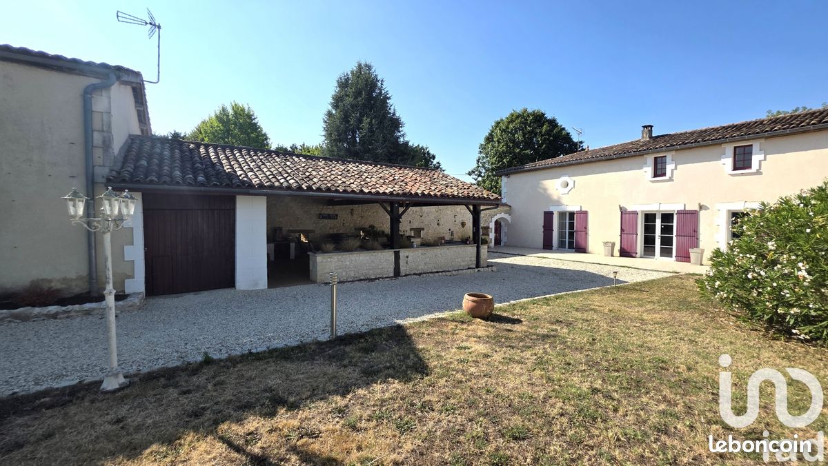 Maison 9 pièces 283 m² · à Montendre · 283 m² · 414 000 €